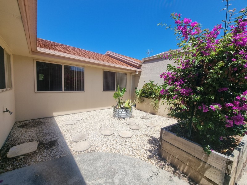 2/6 Rushby Drive, Old Bar NSW 2430