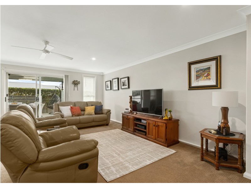 44 Bluehaven Drive, Old Bar NSW 2430