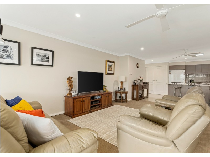 44 Bluehaven Drive, Old Bar NSW 2430