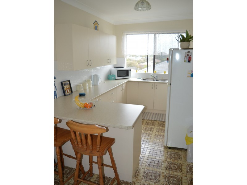 2/31 Old Bar Road, Old Bar NSW 2430