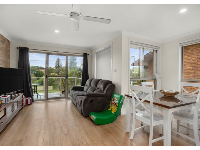 2/11 Lewis Street, Old Bar NSW 2430