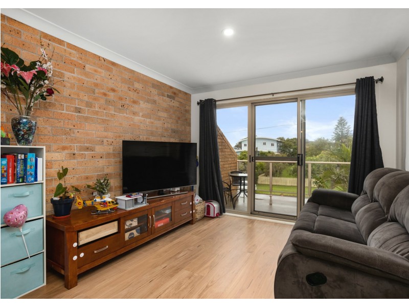 2/11 Lewis Street, Old Bar NSW 2430