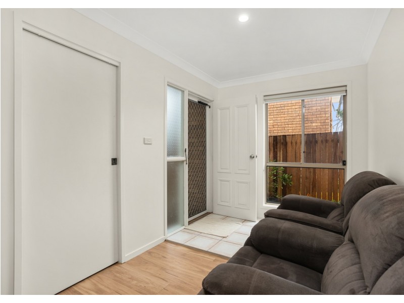 2/11 Lewis Street, Old Bar NSW 2430