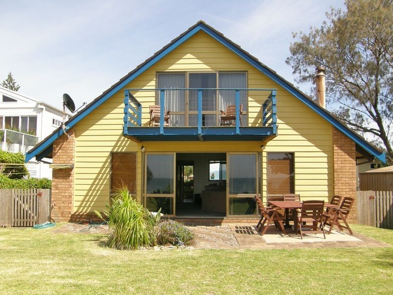 16 Lewis Street, Old Bar NSW 2430