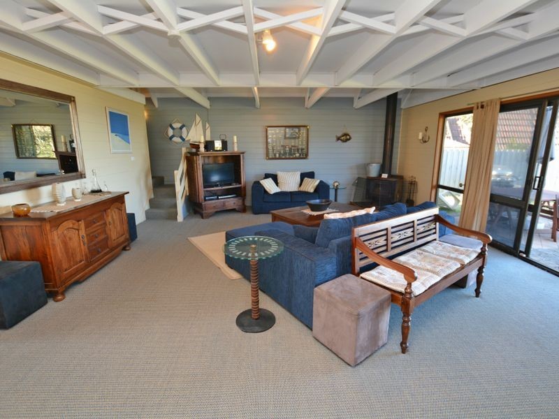16 Lewis Street, Old Bar NSW 2430