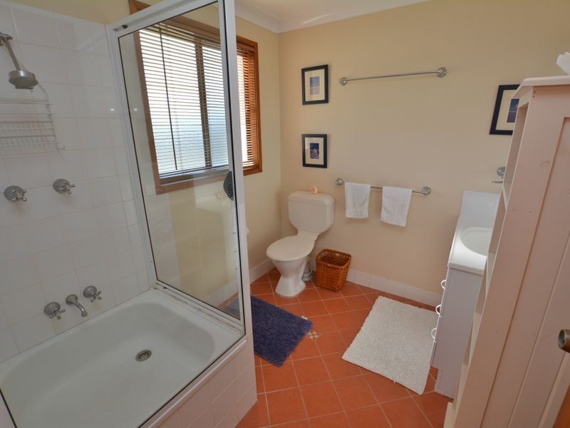 16 Lewis Street, Old Bar NSW 2430
