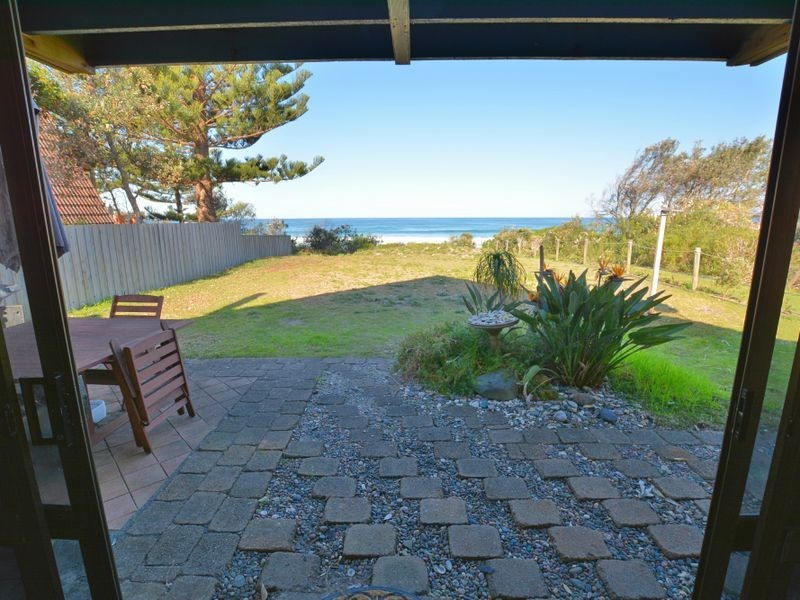 16 Lewis Street, Old Bar NSW 2430