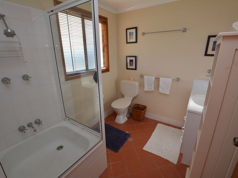 16 Lewis Street, Old Bar NSW 2430