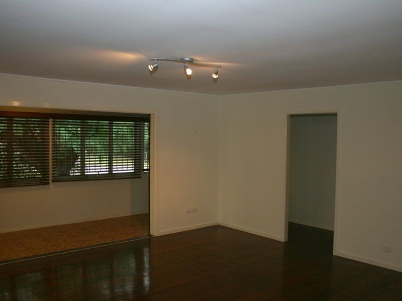 79 Marshall Lane, Kenmore QLD 4069