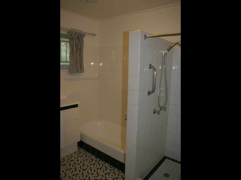 79 Marshall Lane, Kenmore QLD 4069