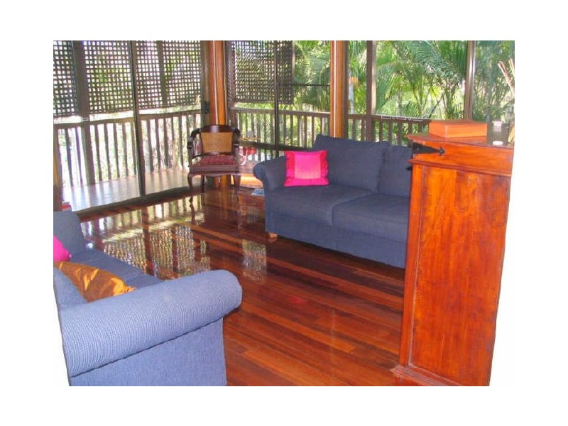 32 Peebles Place, Chapel Hill QLD 4069