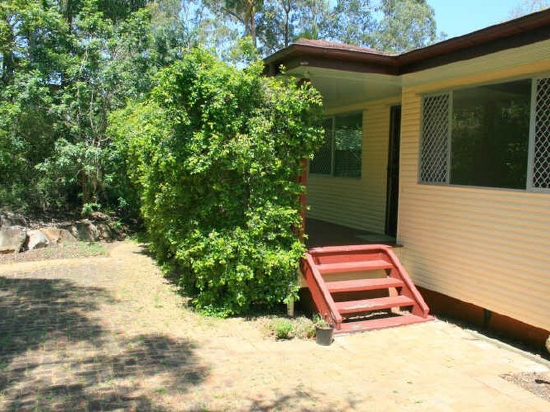 6 Tucker Street, Chapel Hill QLD 4069