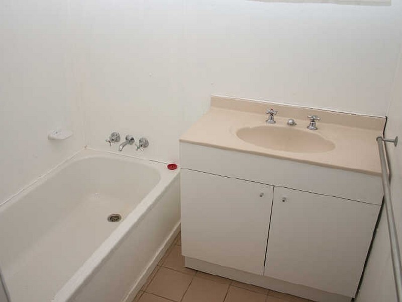 6 Tucker Street, Chapel Hill QLD 4069