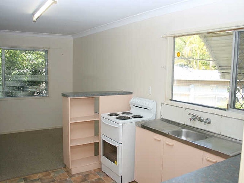 6 Tucker Street, Chapel Hill QLD 4069