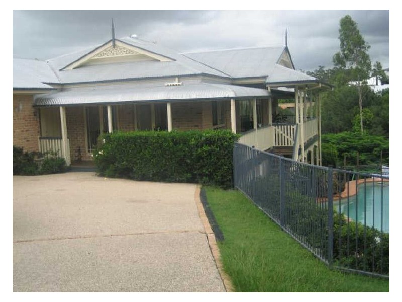 11 Satin Wood Place, Chapel Hill QLD 4069