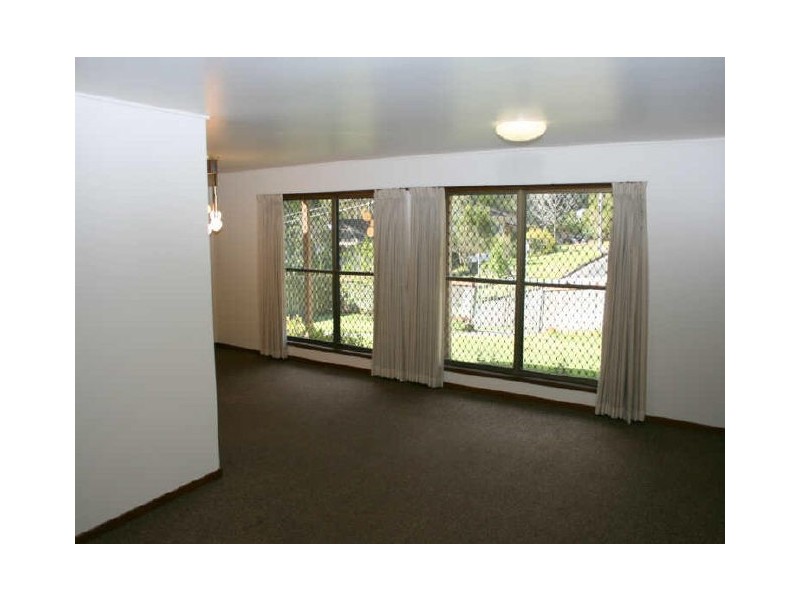 10 Cranwood Street, Kenmore QLD 4069