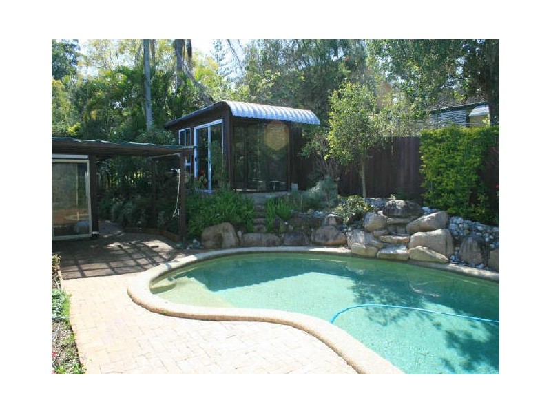 22 St Albans Street, Kenmore QLD 4069