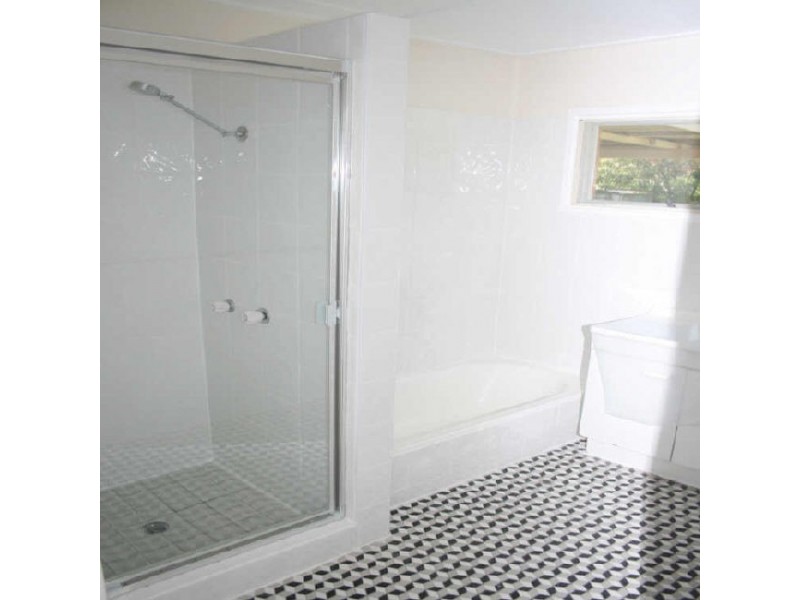 3 Cromarty Street, Kenmore QLD 4069