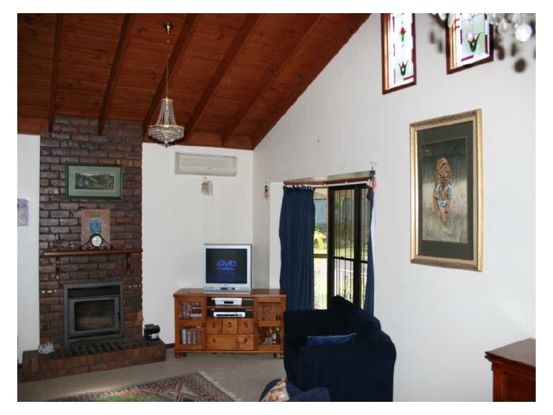 21 Tangmere Street, Chapel Hill QLD 4069