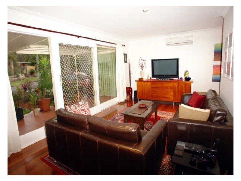 2 Gayna Street, Kenmore QLD 4069