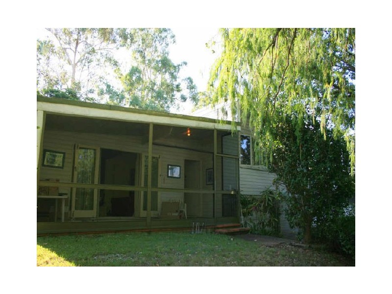 15 Euree Street, Kenmore QLD 4069