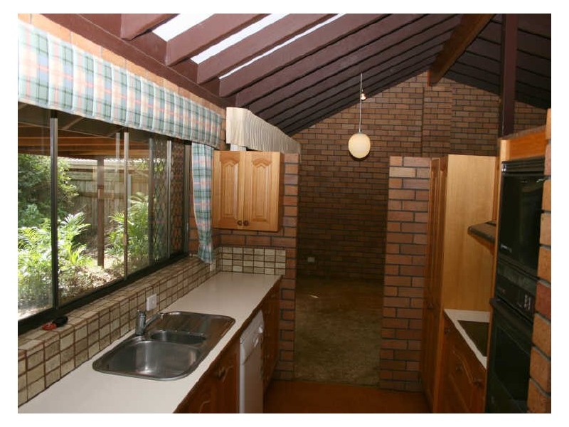 7 Staaten Street, Chapel Hill QLD 4069