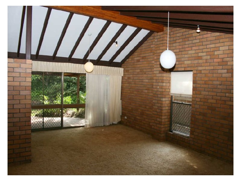 7 Staaten Street, Chapel Hill QLD 4069