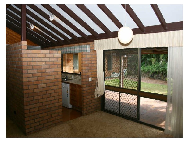 7 Staaten Street, Chapel Hill QLD 4069