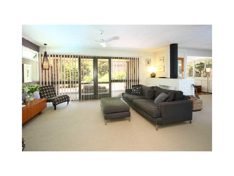 9 Woonalee Street, Kenmore QLD 4069