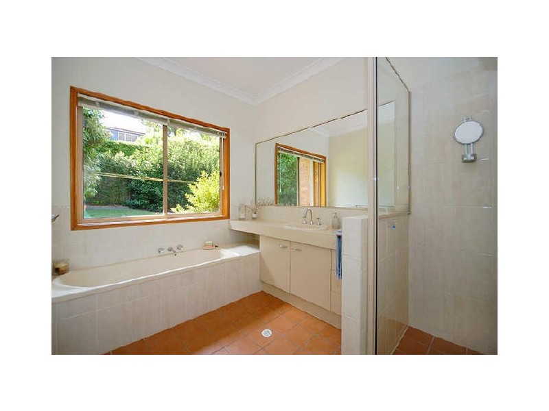 31 Broadmoor Street, Kenmore Hills QLD 4069