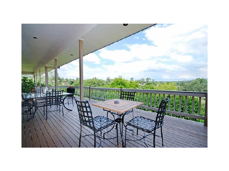 31 Broadmoor Street, Kenmore Hills QLD 4069