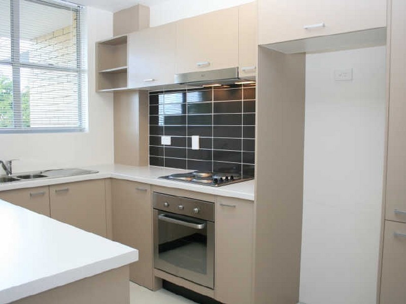 8/36 Jerdanefield Street, St Lucia QLD 4067