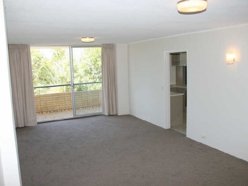 8/36 Jerdanefield Street, St Lucia QLD 4067