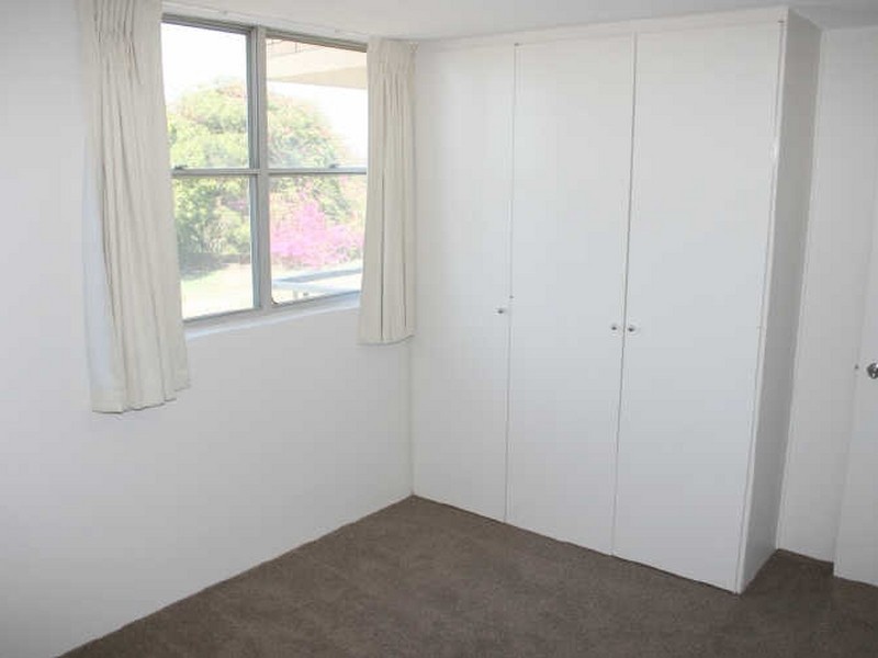 8/36 Jerdanefield Street, St Lucia QLD 4067
