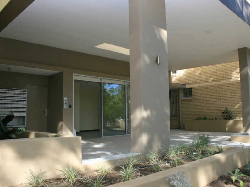 8/36 Jerdanefield Street, St Lucia QLD 4067