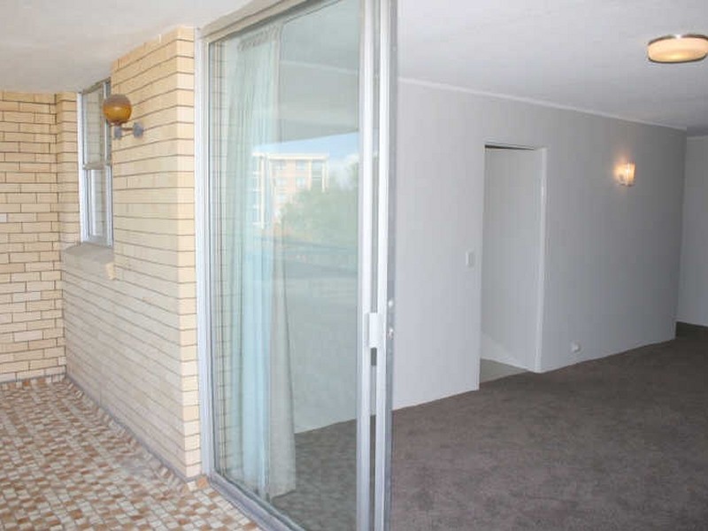 8/36 Jerdanefield Street, St Lucia QLD 4067
