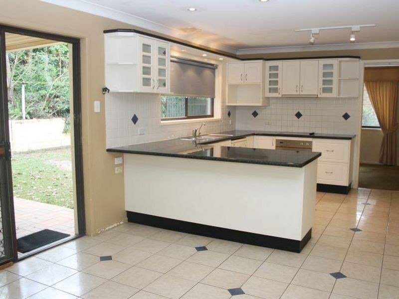 7 Burrumbuck Street, Chapel Hill QLD 4069