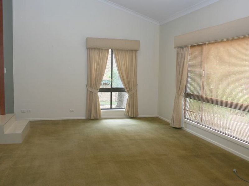 7 Burrumbuck Street, Chapel Hill QLD 4069