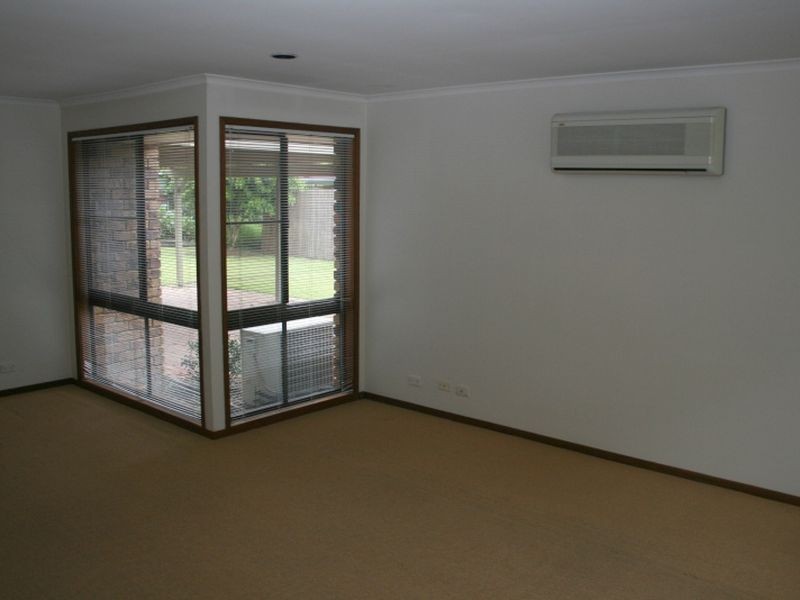 31 Greenford Street, Chapel Hill QLD 4069