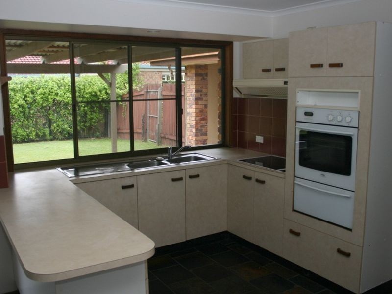31 Greenford Street, Chapel Hill QLD 4069