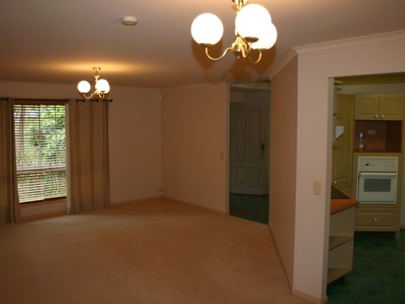 5 Lambeth Place, Chapel Hill QLD 4069