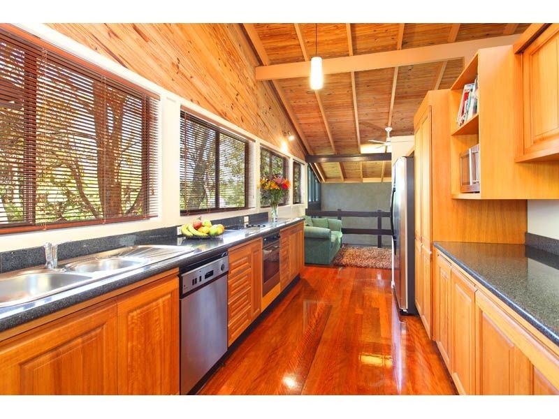 25 Kirkdale Road, Chapel Hill QLD 4069