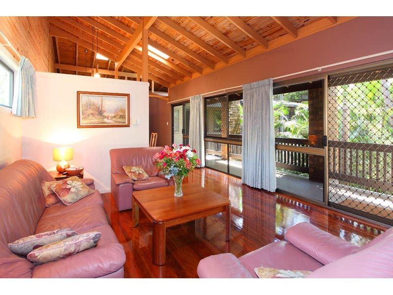 25 Kirkdale Road, Chapel Hill QLD 4069