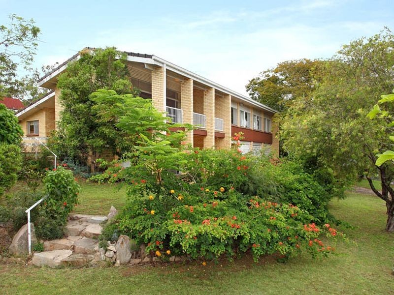 8 Gladesville Street, Kenmore QLD 4069