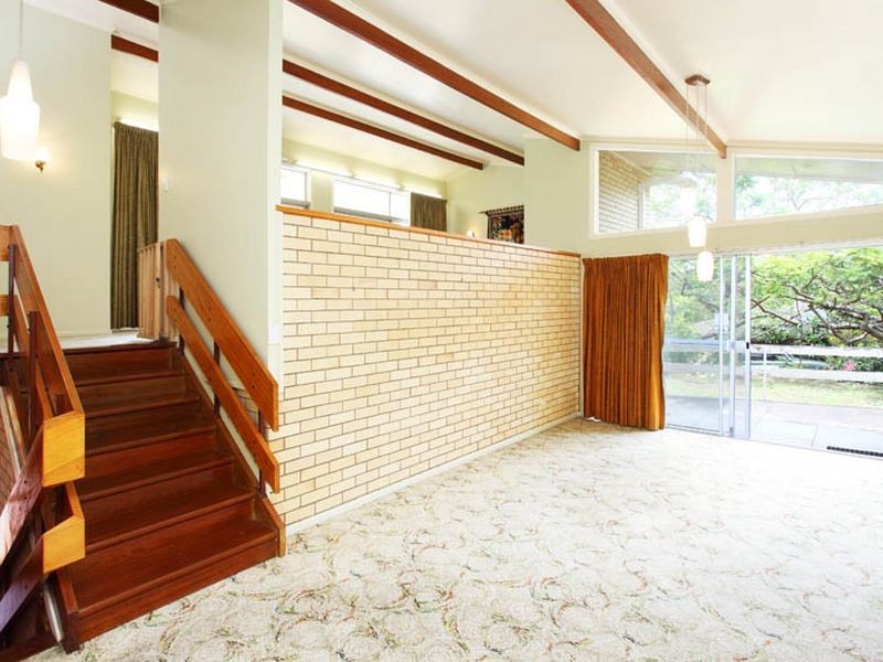 8 Gladesville Street, Kenmore QLD 4069