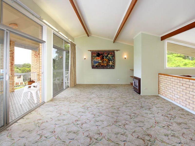 8 Gladesville Street, Kenmore QLD 4069