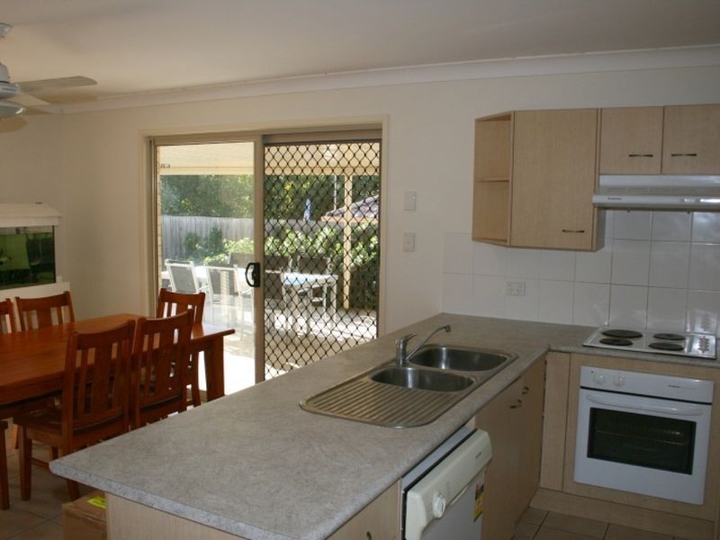 4 Creswick Place, Bellbowrie QLD 4070