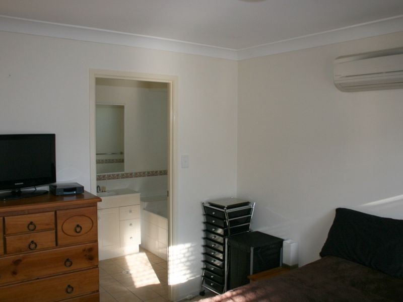 4 Creswick Place, Bellbowrie QLD 4070