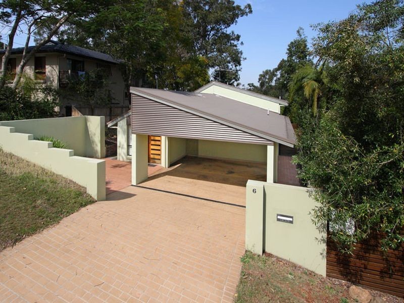 6 Robyn Street, Chapel Hill QLD 4069