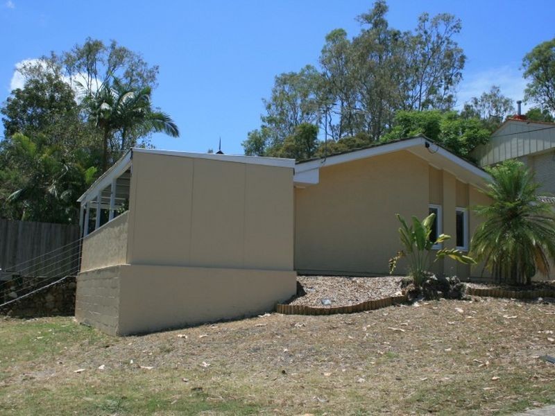 1 Dumbarton Drive, Kenmore QLD 4069